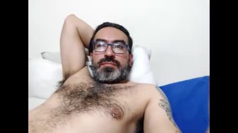 Snapshot of luis2988z chatting on May 17, 1:58 am Hairyman online show from May 17, 1:58 am