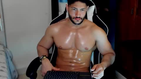 luis_baptista online show from December 7, 5:37 am