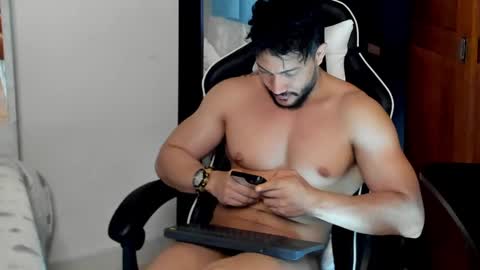 luis_baptista online show from December 16, 2:36 am