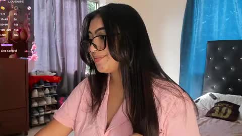 Snapshot of luisa_cameron chatting on May 22, 8:36 pm online show from May 22, 8:36 pm