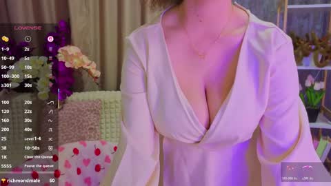 Snapshot of luisa_rosee chatting on May 13, 7:22 pm Luisa Rosee online show from May 13, 7:22 pm