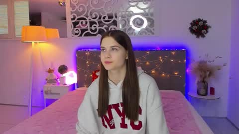 LuisaClover online show from December 22, 1:08 pm