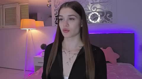 LuisaClover online show from April 25, 6:27 pm