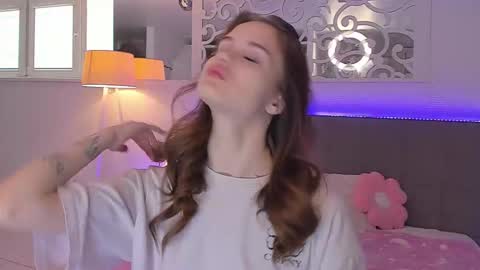 LuisaClover online show from April 27, 12:25 pm