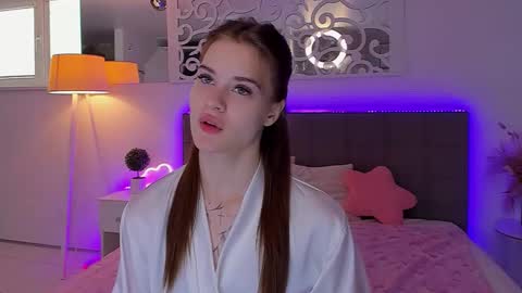 LuisaClover online show from April 28, 12:32 pm