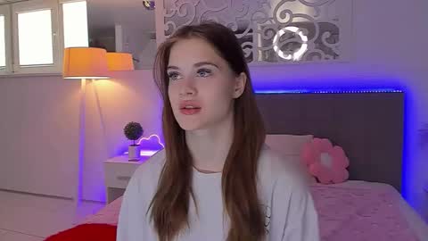 LuisaClover online show from May 2, 12:21 pm