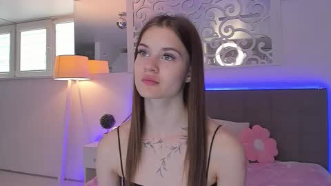 Snapshot of luisaclover chatting on May 15, 12:34 pm LuisaClover online show from May 15, 12:34 pm