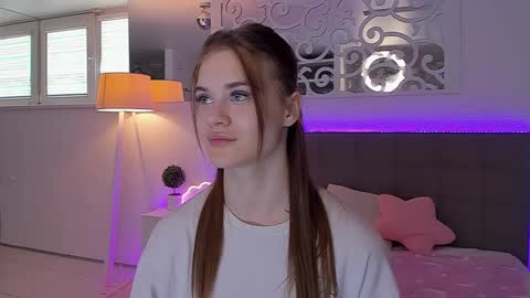 Snapshot of luisaclover chatting on May 23, 1:15 pm LuisaClover online show from May 23, 1:15 pm