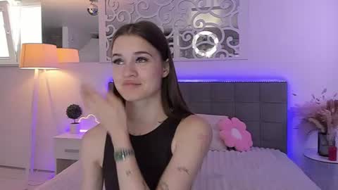 Snapshot of luisaclover chatting on June 26, 12:20 pm LuisaClover online show from June 26, 12:20 pm