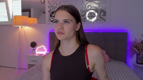 Snapshot of luisaclover chatting on July 6, 3:03 pm LuisaClover online show from July 6, 3:03 pm