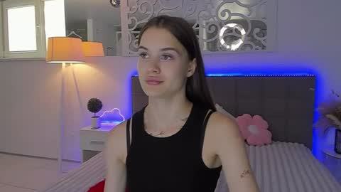 Snapshot of luisaclover chatting on July 25, 12:47 pm LuisaClover online show from July 25, 12:47 pm