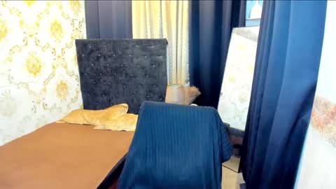 luisaellanor online show from December 5, 5:09 pm