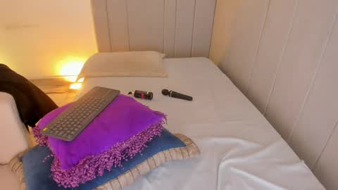 Snapshot of luisah_ chatting on May 19, 1:56 am L U I S A online show from May 19, 1:56 am