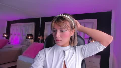 Snapshot of luisajonnes_ chatting on May 23, 3:27 pm Luisa online show from May 23, 3:27 pm