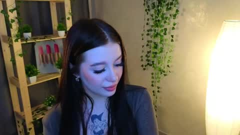 Snapshot of luisaperelle chatting on June 1, 6:37 am Cutie Lui online show from June 1, 6:37 am