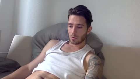 Snapshot of luisbadx chatting on December 24, 8:44 am Luis Badx online show from December 24, 8:44 am