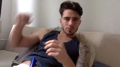 Snapshot of luisbadx chatting on February 23, 11:11 am Luis Badx online show from February 23, 11:11 am