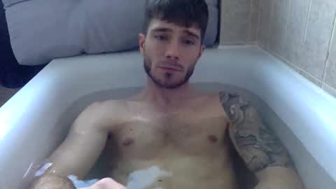 Snapshot of luisbadx chatting on December 15, 2:21 pm Luis Badx online show from December 15, 2:21 pm