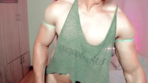 Snapshot of luisfernikesportboy chatting on February 19, 9:36 pm Luis Fer PVT IS OPEN online show from February 19, 9:36 pm