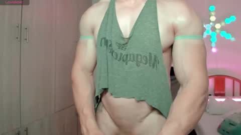 Snapshot of luisfernikesportboy chatting on February 25, 10:29 pm Luis Fer PVT IS OPEN online show from February 25, 10:29 pm