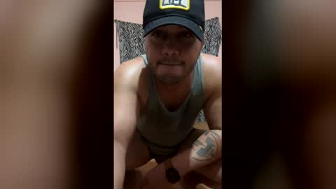 Snapshot of luisin_noyola chatting on December 15, 8:18 am Luisin online show from December 15, 8:18 am