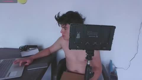 Snapshot of luisk200 chatting on March 2, 1:29 pm Luis S Kennedy online show from March 2, 1:29 pm