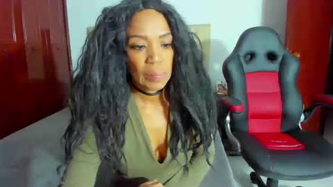 Snapshot of luissa_s1 chatting on February 21, 12:28 pm Luissa online show from February 21, 12:28 pm