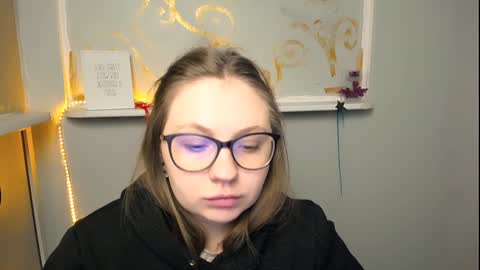 Snapshot of luizaheems_ chatting on December 2, 11:01 am Luiza online show from December 2, 11:01 am