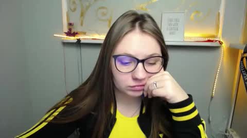 Snapshot of luizaheems_ chatting on December 8, 10:08 am Luiza online show from December 8, 10:08 am