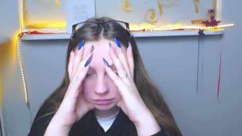 Snapshot of luizaheems_ chatting on December 11, 11:08 am Luiza online show from December 11, 11:08 am