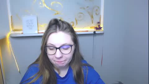 Snapshot of luizaheems_ chatting on December 18, 7:47 am Luiza online show from December 18, 7:47 am