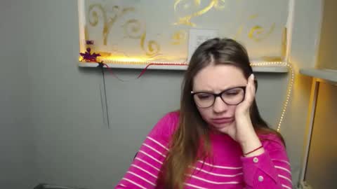 Snapshot of luizaheems_ chatting on February 3, 9:19 am Luiza online show from February 3, 9:19 am