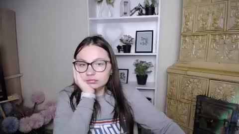 Snapshot of luizaheems_ chatting on June 15, 6:15 am Luiza online show from June 15, 6:15 am