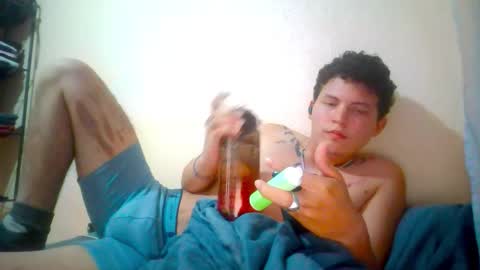 Snapshot of lukas2002alien622712 chatting on November 20, 1:28 am Lukas online show from November 20, 1:28 am