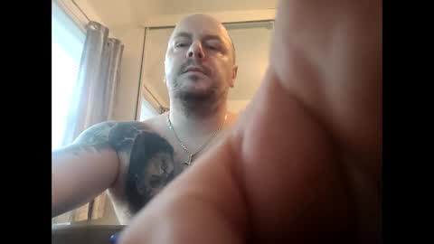 Snapshot of lukasz1808 chatting on April 4, 6:27 pm lukasz1808 online show from April 4, 6:27 pm