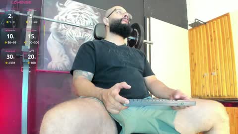 Snapshot of luke__09 chatting on May 31, 9:38 am LUKE online show from May 31, 9:38 am