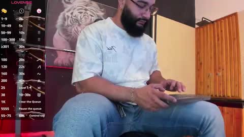 Snapshot of luke__09 chatting on June 22, 11:51 am LUKE online show from June 22, 11:51 am