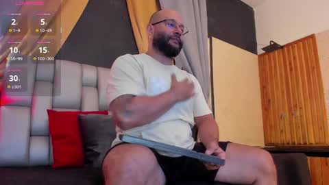 Snapshot of luke__09 chatting on August 1, 11:53 am LUKE online show from August 1, 11:53 am