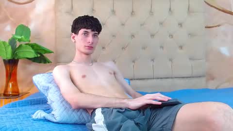 Snapshot of luke_carter chatting on May 16, 1:32 pm luke_carter online show from May 16, 1:32 pm