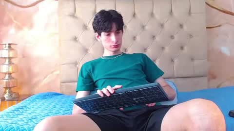 Snapshot of luke_carter chatting on July 16, 1:39 pm luke_carter online show from July 16, 1:39 pm
