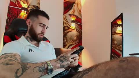 Snapshot of luke_davis01 chatting on October 23, 12:48 pm LUKE online show from October 23, 12:48 pm