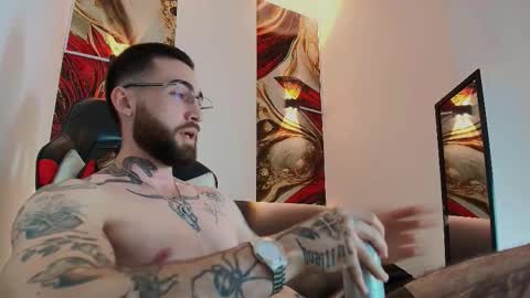 Snapshot of luke_davis01 chatting on November 14, 1:21 pm LUKE online show from November 14, 1:21 pm