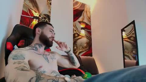 Snapshot of luke_davis01 chatting on November 20, 1:11 pm LUKE online show from November 20, 1:11 pm