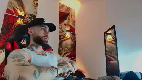 Snapshot of luke_davis01 chatting on December 3, 1:20 pm LUKE online show from December 3, 1:20 pm