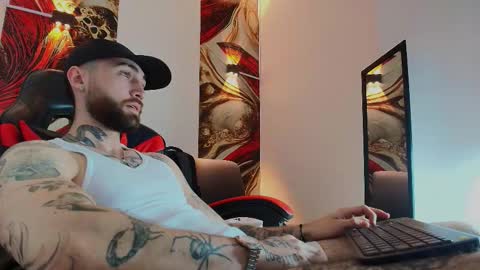 Snapshot of luke_davis01 chatting on December 5, 1:20 pm LUKE online show from December 5, 1:20 pm