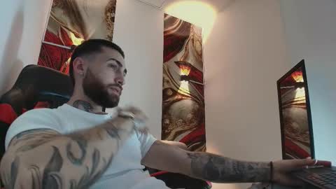 Snapshot of luke_davis01 chatting on December 16, 1:05 pm LUKE online show from December 16, 1:05 pm