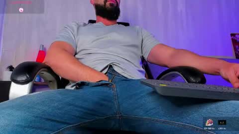 Snapshot of luke_diaz7 chatting on May 18, 9:26 am luke diaz7 online show from May 18, 9:26 am