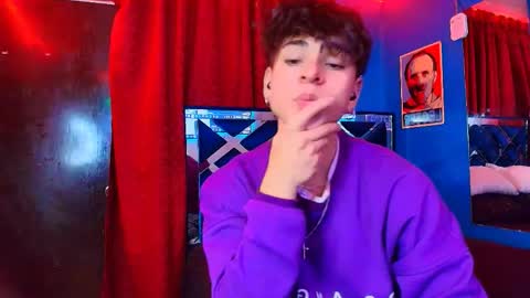 Snapshot of luke_howland chatting on May 21, 10:28 pm Luke online show from May 21, 10:28 pm