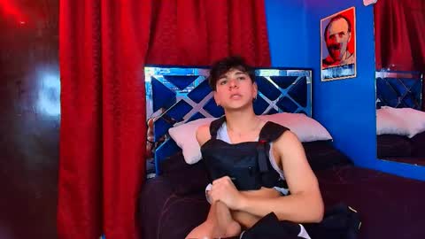 Snapshot of luke_howland chatting on May 25, 8:59 pm Luke online show from May 25, 8:59 pm