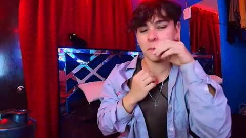 Snapshot of luke_howland chatting on May 27, 3:20 pm Luke online show from May 27, 3:20 pm